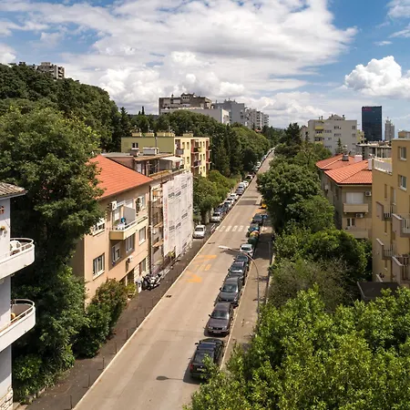Fabula Near Beach, Fast Wi-fi, Two Bedrooms * Fiume