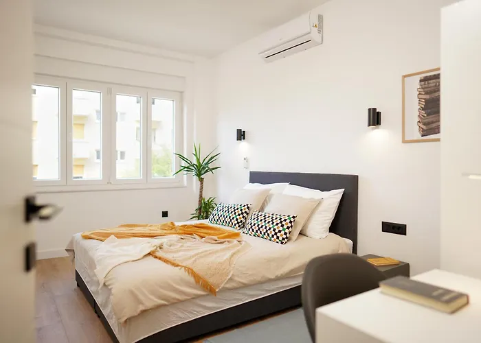 Fabula - Renovated 2-br With Fast Wifi Apartament *