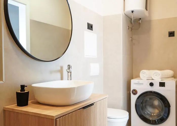 Fabula - Renovated 2-br With Fast Wifi *