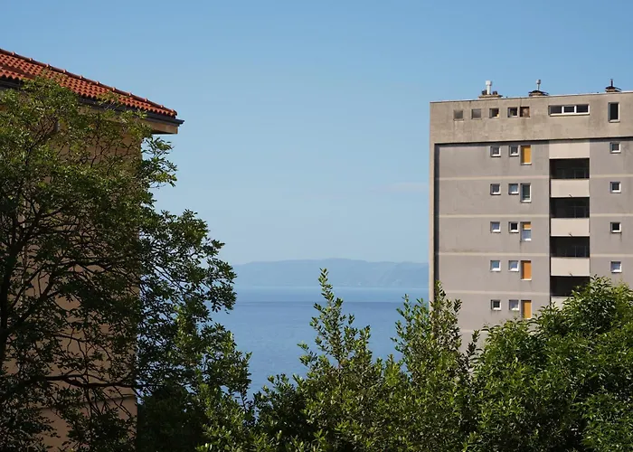 Fabula - Renovated 2-br With Fast Wifi Fiume