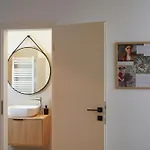 Fabula - Renovated 2-br With Fast Wifi Apartment *