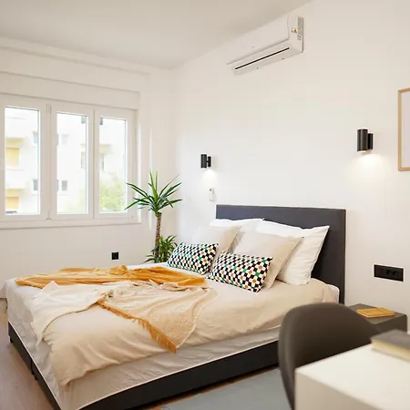 Fabula - Renovated 2-br With Fast Wifi Apartment *